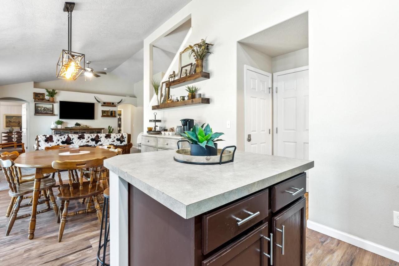 Southwestern Style 4 Bedroom Nampa Home Sleeps 16! Екстер'єр фото