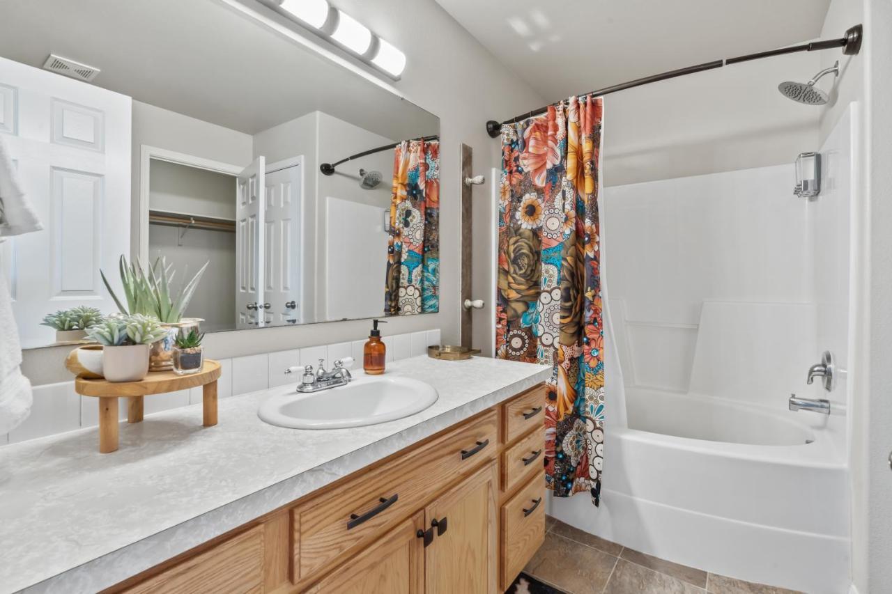 Southwestern Style 4 Bedroom Nampa Home Sleeps 16! Екстер'єр фото